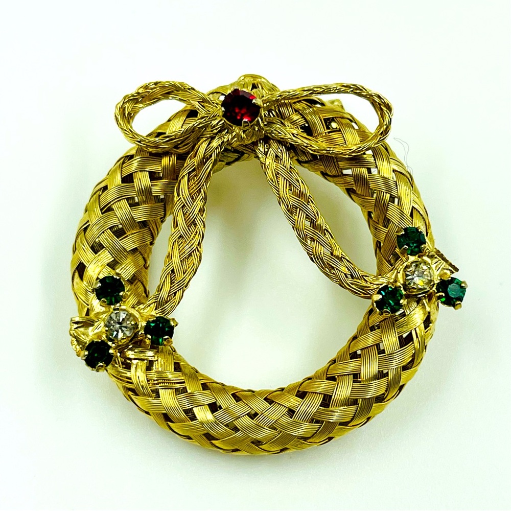 Vintage Christmas Wreath Brooch Gold Tone Woven Pin Green Red  Rhinestone 1.5”